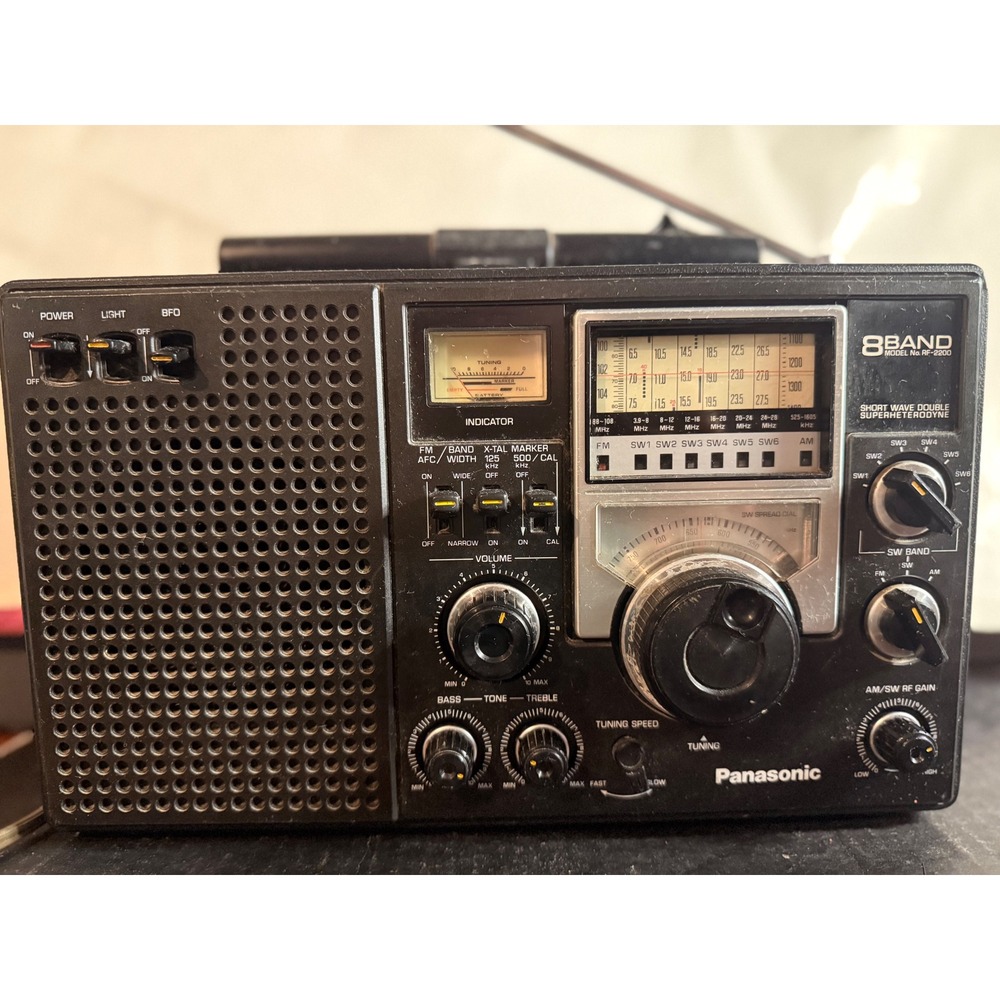 Panasonic 8BAND FM/AM SW1-6   Receiver, Model No RF-2200 ,  Tested/works